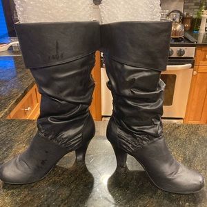 Women‘s black boots
